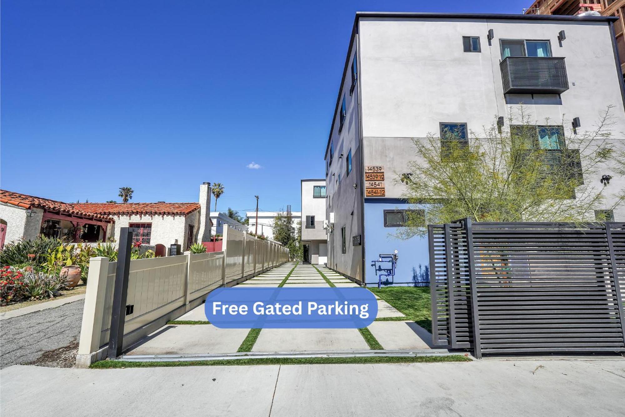 Luxurious Townhome W/3 Master Suites Gated Parking ロサンゼルス エクステリア 写真
