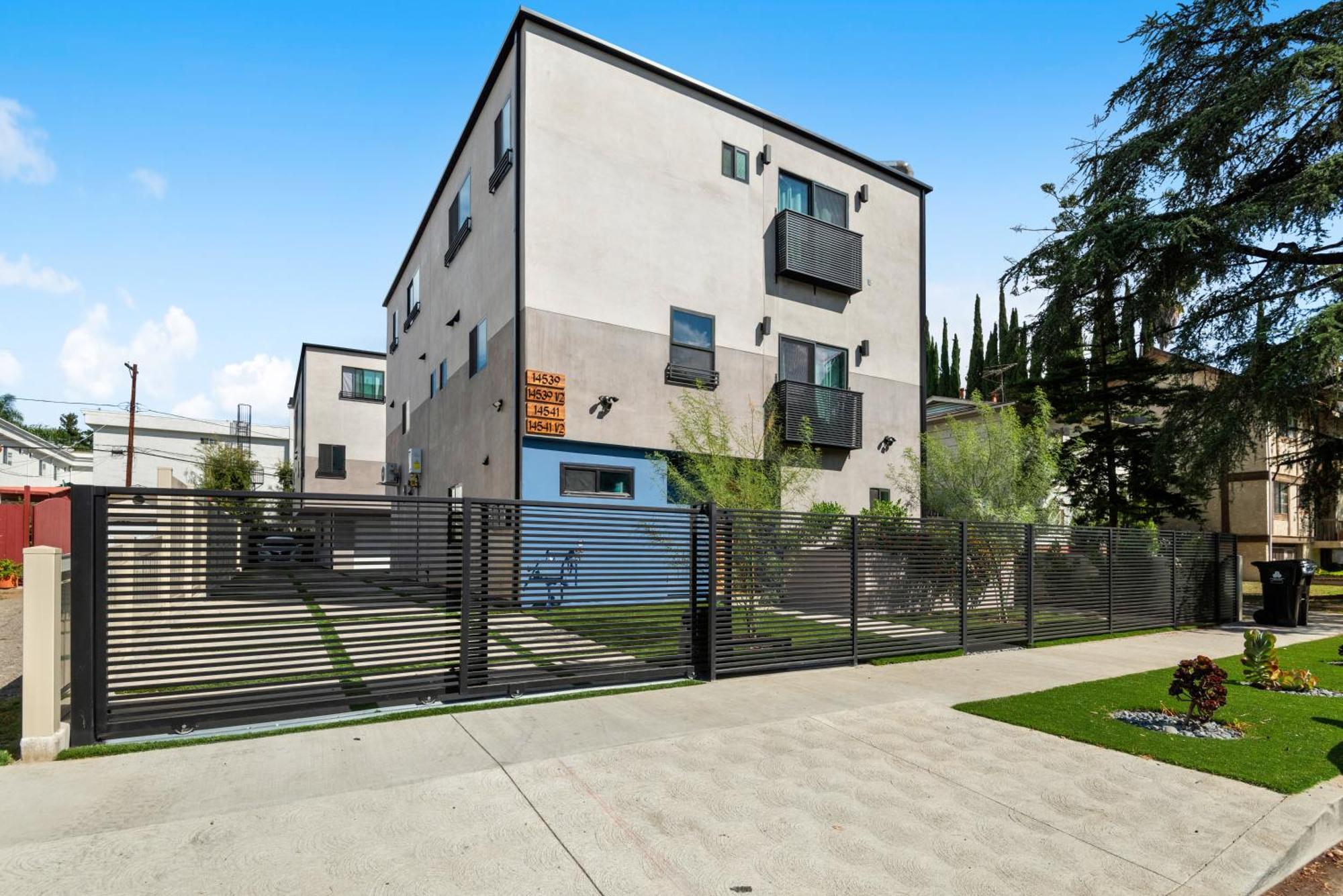 Luxurious Townhome W/3 Master Suites Gated Parking ロサンゼルス エクステリア 写真