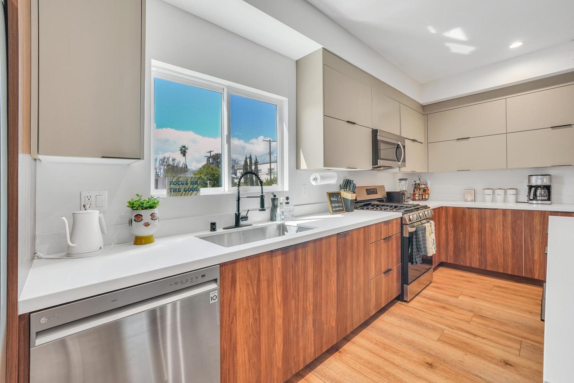 Luxurious Townhome W/3 Master Suites Gated Parking ロサンゼルス エクステリア 写真