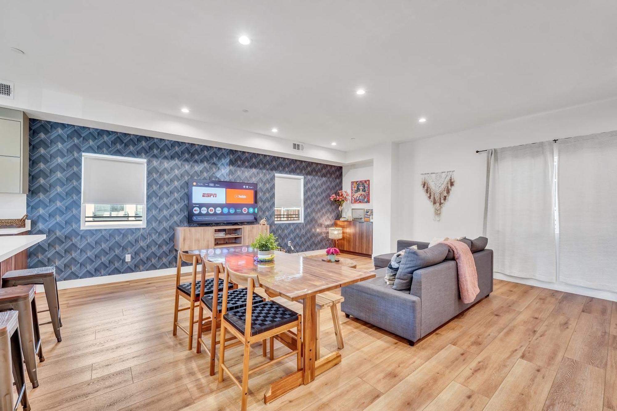 Luxurious Townhome W/3 Master Suites Gated Parking ロサンゼルス エクステリア 写真