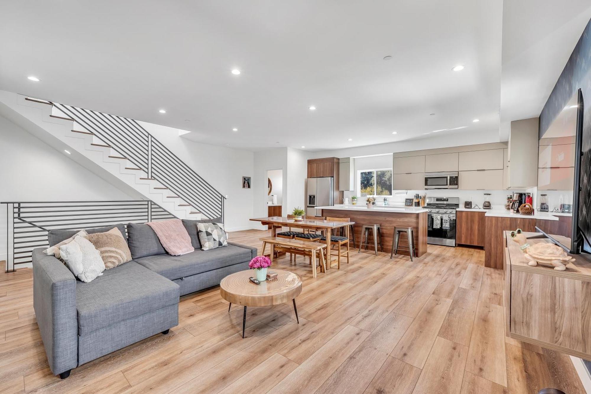 Luxurious Townhome W/3 Master Suites Gated Parking ロサンゼルス エクステリア 写真