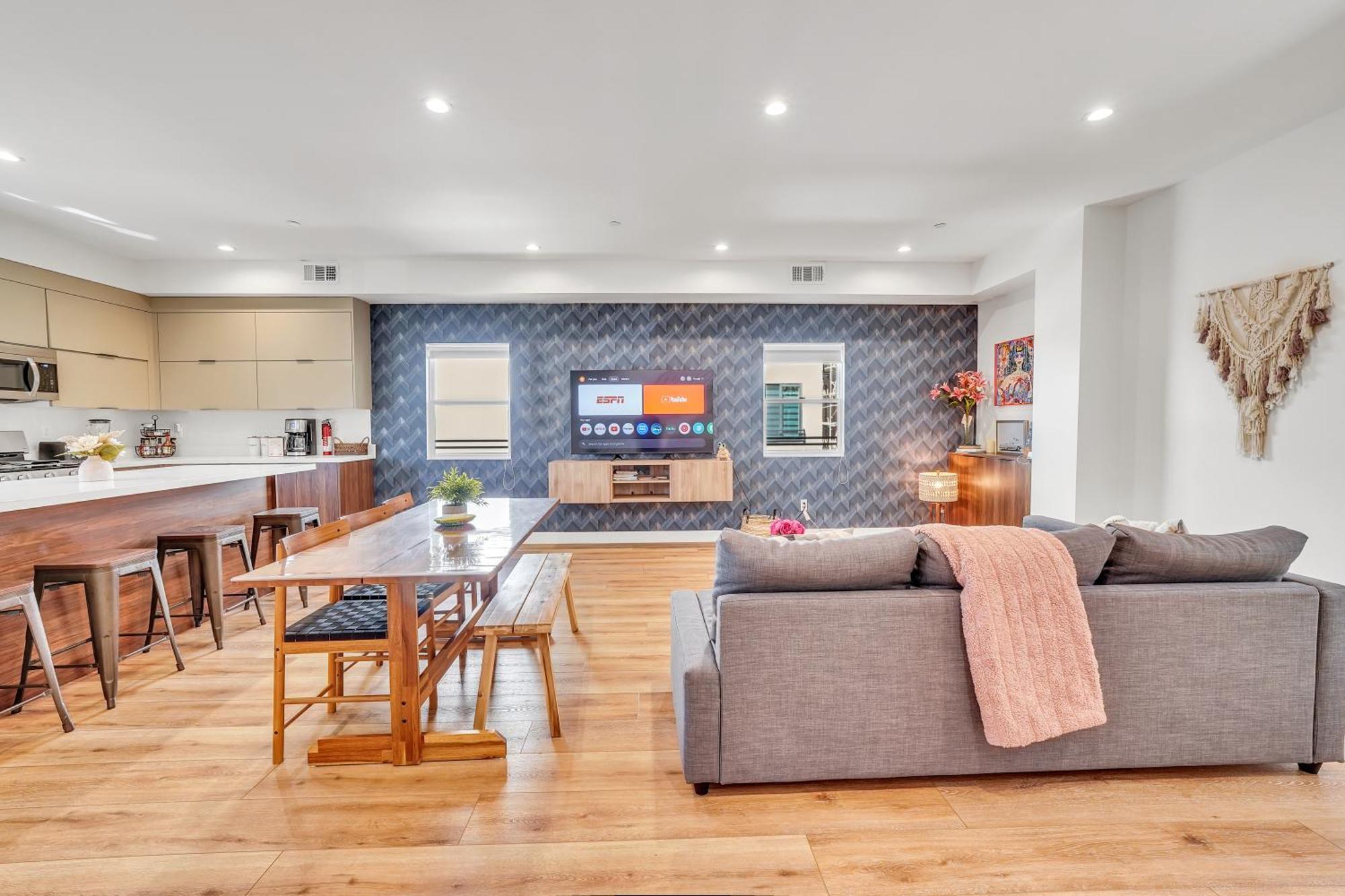 Luxurious Townhome W/3 Master Suites Gated Parking ロサンゼルス エクステリア 写真