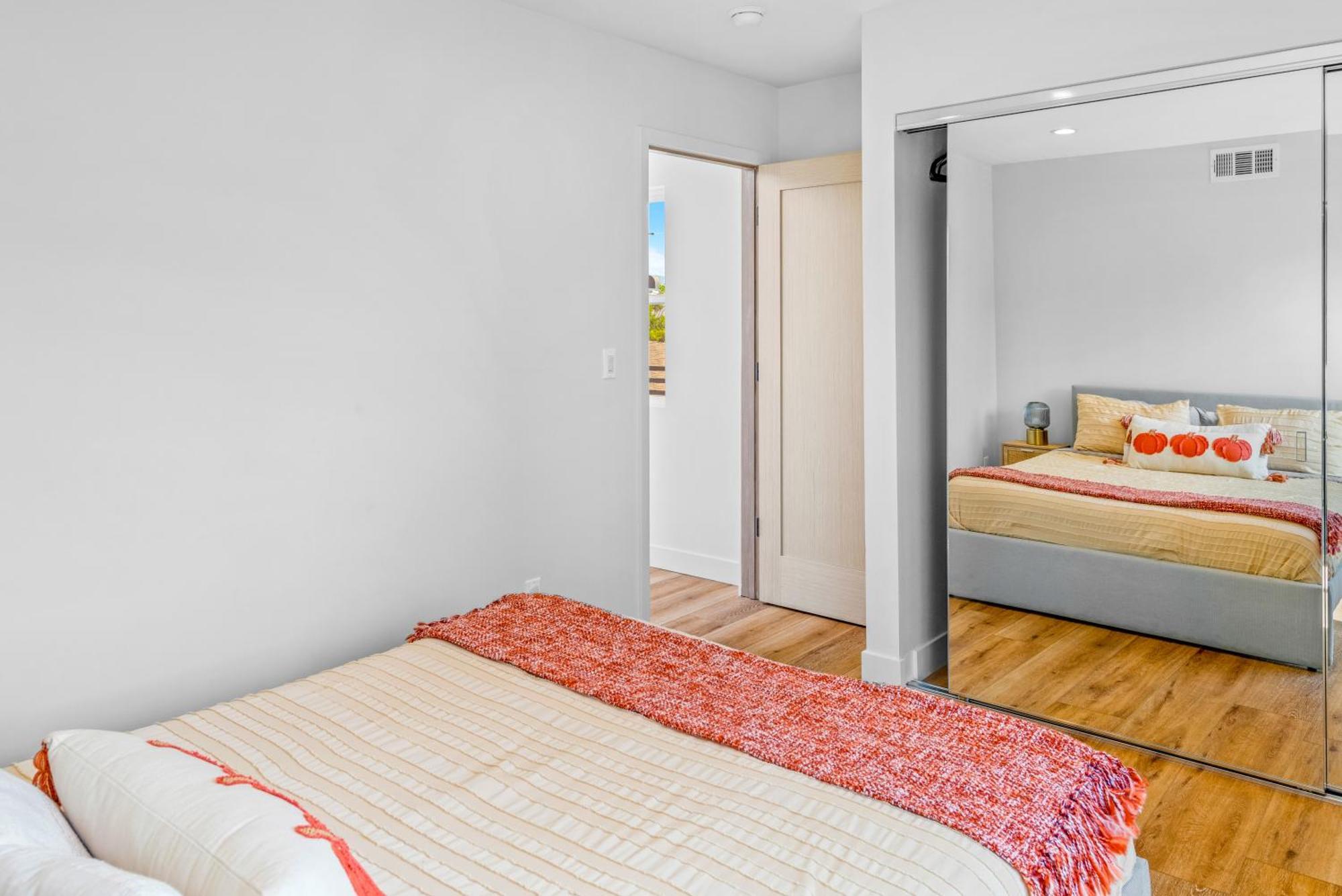 Luxurious Townhome W/3 Master Suites Gated Parking ロサンゼルス エクステリア 写真