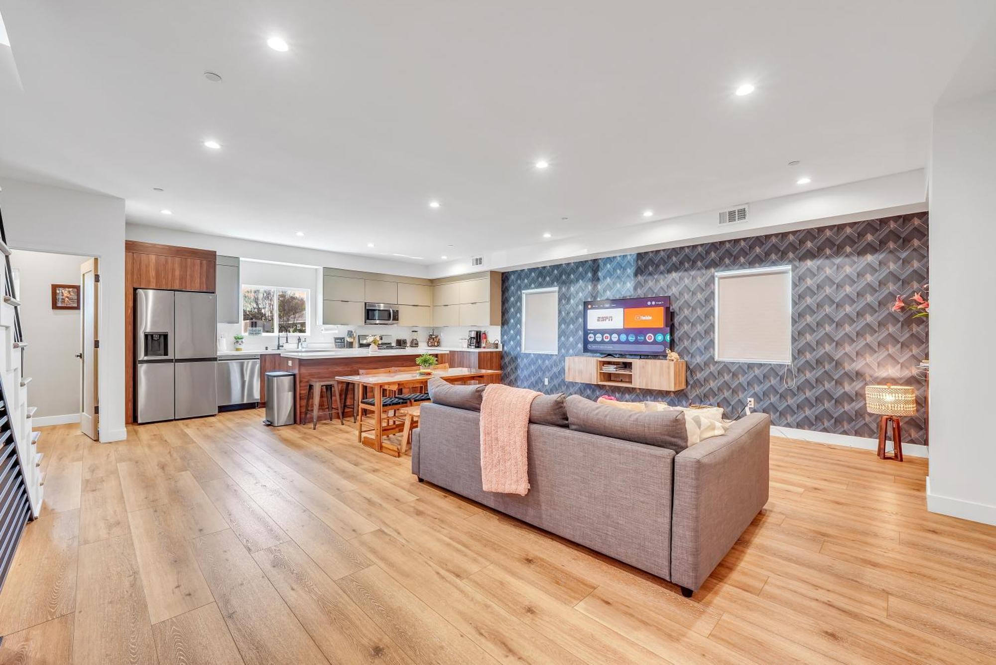 Luxurious Townhome W/3 Master Suites Gated Parking ロサンゼルス エクステリア 写真
